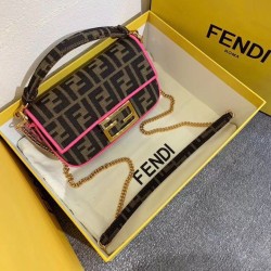 Sito Replica Borsa Fendi Mini Baguette In Tessuto FF Con Finiture Fucsia imitazioni Miglior Prezzo Borsa Fendi Mini Baguette In Tessuto FF Con Finiture Fucsia Replica