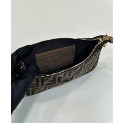 Fendi Baguette Pouch 8BS073 Borsa Caffè