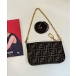 Fendi Baguette Pouch 8BS073 Borsa Caffè