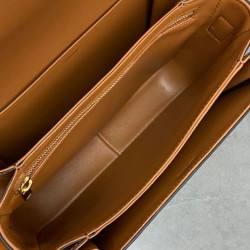 Sito Replica Borsa Celine Classique Cuir Triomphe in pelle di vitello naturale caffè imitazioni Miglior Prezzo Borsa Celine Classique Cuir Triomphe in pelle di vitello naturale caffè Replica