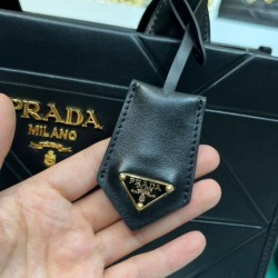 Sito Replica Prada Borse Firmate Prada Symbole piccola in pelle con impunture 1BA379 Nera imitazioni Miglior Prezzo Prada Borse Firmate Replica Prada Symbole piccola in pelle con impunture 1BA379 Nera