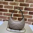 Mini borsa a forma di mezzaluna Gucci GG Marmont 699514 Rosa