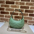 Mini borsa Gucci GG Marmont a forma di mezza luna 699514 Verde