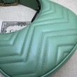 Mini borsa Gucci GG Marmont a forma di mezza luna 699514 Verde