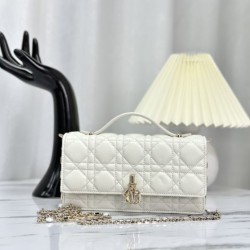 Sito Replica Christian Dior Miss Dior Lady Dior Mini Borse Firmate Bianca imitazioni Miglior Prezzo Christian Dior Miss Dior Lady Dior Mini Borse Firmate Replica Bianca