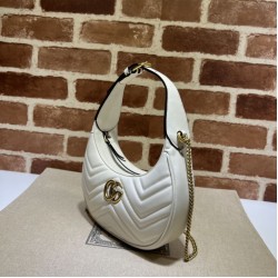 Sito Replica Mini borsa a forma di mezzaluna Gucci GG Marmont 699514 bianca imitazioni Miglior Prezzo Mini borsa a forma di mezzaluna Gucci GG Marmont 699514 bianca Replica