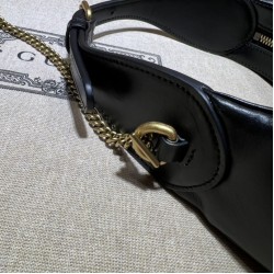 Sito Replica Mini borsa a forma di mezzaluna Gucci GG Marmont 699514 nera imitazioni Miglior Prezzo Mini borsa a forma di mezzaluna Gucci GG Marmont 699514 nera Replica