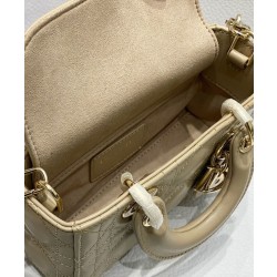 Bora Pari all'originale replica Christian Dior Micro Lady d-Joy Latte Patent Cannage Vitello Albicocca