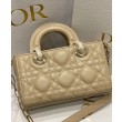 Bora Pari all'originale replica Christian Dior Micro Lady d-Joy Latte Patent Cannage Vitello Albicocca