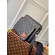 Borse Firmate Replica da uomo LV Trio Messenger Monogram M46340