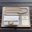 Borse Imitazioni Fendi Mini Baguette Motivo FF Bianca