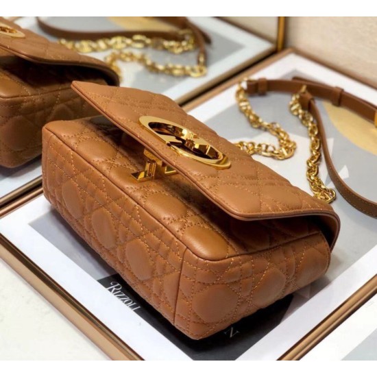 Sito Replica Christian Dior Piccola Borsa Caro Cannage Pelle Di Vitello Marrone imitazioni Miglior Prezzo Christian Dior Piccola Borsa Caro Cannage Pelle Di Vitello Marrone Replica