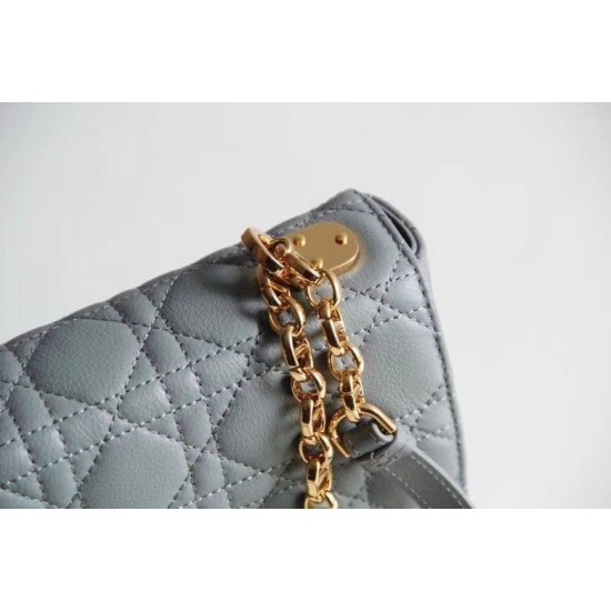 Sito Replica Borsa Caro piccola Christian Dior Cannage in pelle di vitello blu nuvola imitazioni Miglior Prezzo Borsa Caro piccola Christian Dior Cannage in pelle di vitello blu nuvola Replica