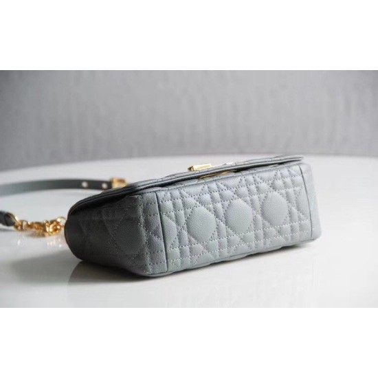 Sito Replica Borsa Caro piccola Christian Dior Cannage in pelle di vitello blu nuvola imitazioni Miglior Prezzo Borsa Caro piccola Christian Dior Cannage in pelle di vitello blu nuvola Replica