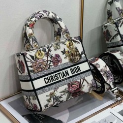 Sito Replica Borsa Christian Dior Medium Lady D-Lite Jardin Botanique Ricamo Bianco imitazioni Miglior Prezzo Borsa Christian Dior Medium Lady D-Lite Jardin Botanique Ricamo Bianco Replica