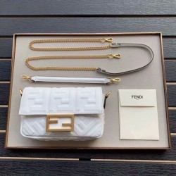Sito Replica Borse Imitazioni Fendi Mini Baguette Motivo FF Bianca imitazioni Miglior Prezzo Borse Imitazioni Fendi Mini Baguette Motivo FF Bianca Replica