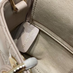 Sito Replica Borsa Christian Dior Small Lady D-Joy Latte Patent Cannage Vitello Albicocca imitazioni Miglior Prezzo Borsa Christian Dior Small Lady D-Joy Latte Patent Cannage Vitello Albicocca Replica