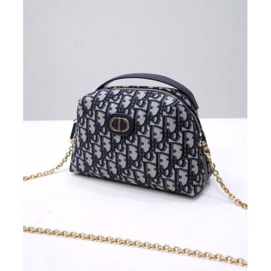 Sito Replica Borsa Christian Dior Mini 30 Montaigne D-Cosy blu scuro imitazioni Miglior Prezzo Borsa Christian Dior Mini 30 Montaigne D-Cosy blu scuro Replica