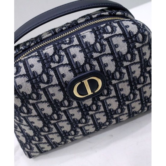 Sito Replica Borsa Christian Dior Mini 30 Montaigne D-Cosy blu scuro imitazioni Miglior Prezzo Borsa Christian Dior Mini 30 Montaigne D-Cosy blu scuro Replica