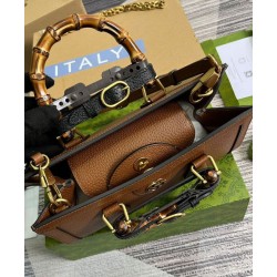 Borsa a tracolla piccola Gucci Diana 735153 Caffè Borsa a tracolla piccola Gucci Diana 735153 Caffè