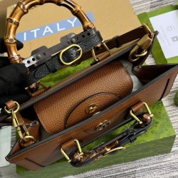 Sito Replica Borsa a tracolla piccola Gucci Diana 735153 Caffè imitazioni Miglior Prezzo Borsa a tracolla piccola Gucci Diana 735153 Caffè Replica