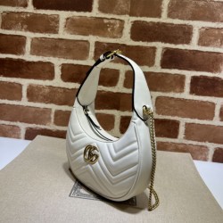 Mini borsa a forma di mezzaluna Gucci GG Marmont 699514 bianca