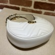 Mini borsa a forma di mezzaluna Gucci GG Marmont 699514 bianca