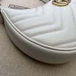 Mini borsa a forma di mezzaluna Gucci GG Marmont 699514 bianca