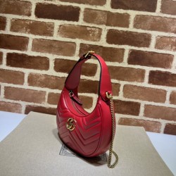 Mini borsa a forma di mezzaluna Gucci GG Marmont 699514 rossa