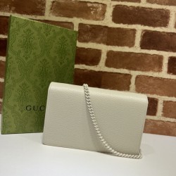 Pari all'originale replica Portafoglio con catena Gucci GG Marmont 497985 Bianco