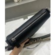 Bora Pari all'originale replica Triangolo Prada Saffiano Nera