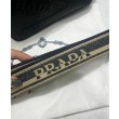 Bora Pari all'originale replica Triangolo Prada Saffiano Nera