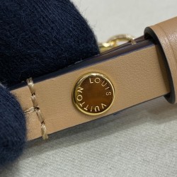 LV Easy Pouch On Strap M81137 Albicocca