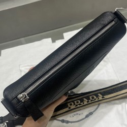 Bora Pari all'originale replica Triangolo Prada Saffiano Nera Bora Pari all'originale replica Triangolo Prada Saffiano Nera