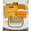 LV Easy Pouch On Strap M81137 Albicocca