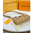 LV Easy Pouch On Strap M81137 Albicocca
