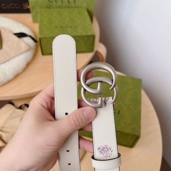 Sito Replica Cintura sottile Gucci GG Marmont 625839 30mm Argento imitazioni Miglior Prezzo Cintura sottile Gucci GG Marmont 625839 30mm Argento Replica