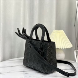 Sito Replica Imitazione Christian Dior Borse Lady Dior My Abcdior media in pelle di vitello Cannage nera con motivo diamante imitazioni Miglior Prezzo Imitazione Christian Dior Borse Replica Lady Dior My Abcdior media in pelle di vitello Cannage nera con motivo diamante