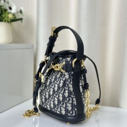 Sito Replica Borse Christian Dior piccola C'est Dior Blu Dior Oblique Jacquard imitazioni Miglior Prezzo Borse Replica Christian Dior piccola C'est Dior Blu Dior Oblique Jacquard