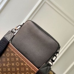 Sito Replica Borse Firmate LV Fastline Messenger LV Aerogram M22482 Nera imitazioni Miglior Prezzo Borse Firmate Replica LV Fastline Messenger LV Aerogram M22482 Nera