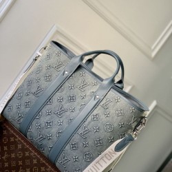 Sito Replica Borsa tote Louis Vuitton M22537 Louis Vuitton Weekend NM blu denim lavato imitazioni Miglior Prezzo Borsa tote Louis Vuitton M22537 Louis Vuitton Weekend NM blu denim lavato Replica