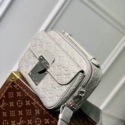 Sito Replica Borsa a tracolla LV S-Lock M23152 Monogramma Taurillon imitazioni Miglior Prezzo Borsa a tracolla LV S-Lock M23152 Monogramma Taurillon Replica