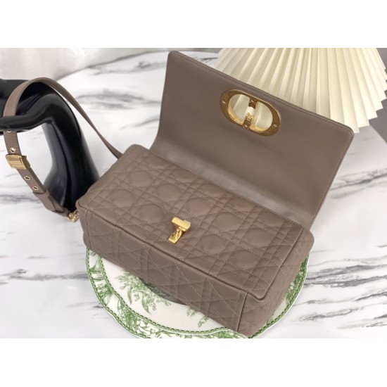 Sito Replica Christian Dior Qualità superiore replica Dior Caro media in pelle di vitello Cannage grigia imitazioni Miglior Prezzo Christian Dior Qualità superiore replica Dior Caro media in pelle di vitello Cannage grigia Replica