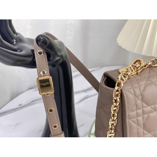 Sito Replica Christian Dior Qualità superiore replica Dior Caro media in pelle di vitello Cannage grigia imitazioni Miglior Prezzo Christian Dior Qualità superiore replica Dior Caro media in pelle di vitello Cannage grigia Replica