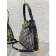 Borse Replica a secchiello media Dior C'est Jacquard obliquo blu