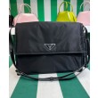Imitazioni borse griffate a tracolla imbottita grande Prada Re-Nylon 1BD256 Nera