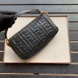 Replica Perfetta baguette media Fendi motivo FF nera