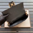 Replica Perfetta baguette media Fendi motivo FF nera
