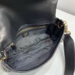 Replica Perfetta baguette media Fendi motivo FF nera