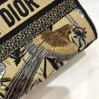 Borsa Dior Medium Lady D-Lite con ricamo Jardin d'Hiver beige